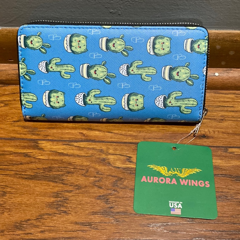BRAND NEW WOMANS CACTUS WALLET 8 CARD  SLOTS LOTS OF SPACE! NWT!